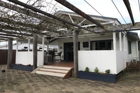 Photo of property in 26 Queen Road, Bellevue, Tauranga, 3110