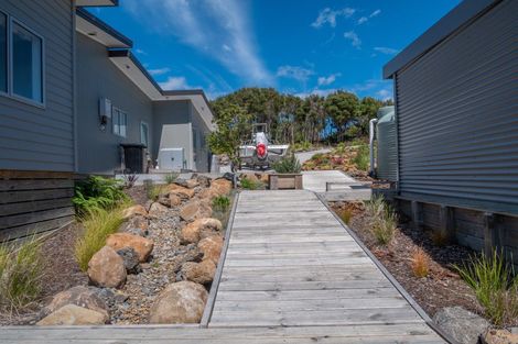Photo of property in 116 Stratford Drive, Cable Bay, 0420
