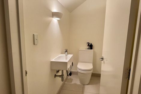 Photo of property in 1/5 Princes Street, Northcote Point, Auckland, 0627