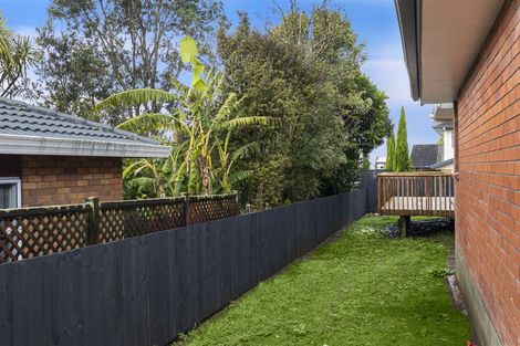 Photo of property in 8 Gordon Stanley Drive, Massey, Auckland, 0614