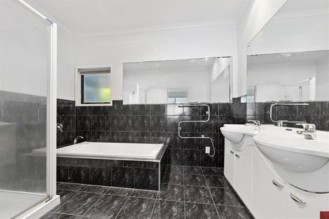 Photo of property in 16 Crail Court, Totara Heights, Auckland, 2105