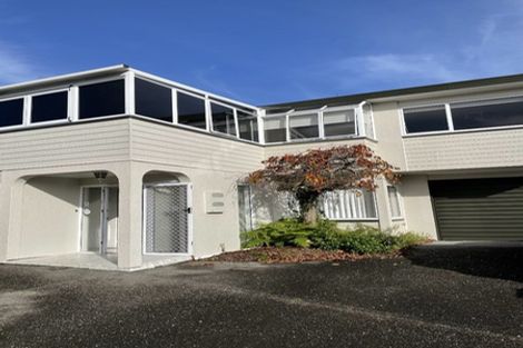 Photo of property in 2/24 Cherub Place, West Harbour, Auckland, 0618