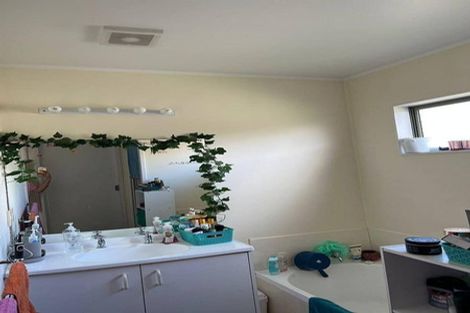 Photo of property in 357 Glenfield Road, Glenfield, Auckland, 0629