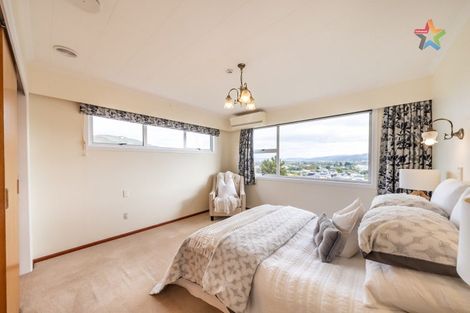 Photo of property in 10 Summit Road, Fairfield, Lower Hutt, 5011