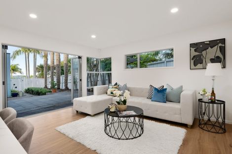 Photo of property in 8 Roy Maloney Drive, Henderson, Auckland, 0612
