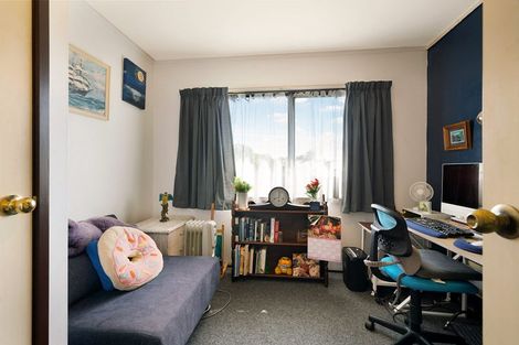 Photo of property in 2/30 Fraser Road, Narrow Neck, Auckland, 0624