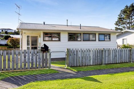 Photo of property in 6a Brixham Place, Merrilands, New Plymouth, 4312
