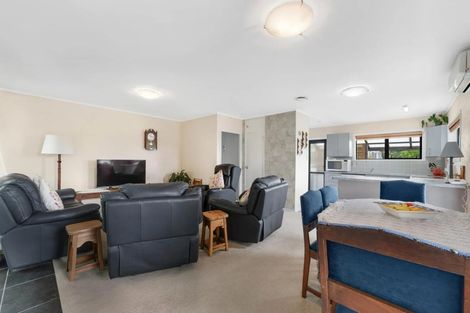 Photo of property in 58b Mirrabooka Avenue, Botany Downs, Auckland, 2010