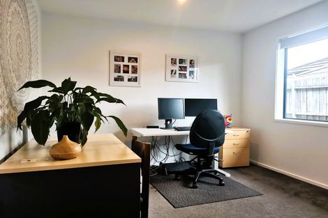 Photo of property in 16 Roto View, One Tree Point, 0118