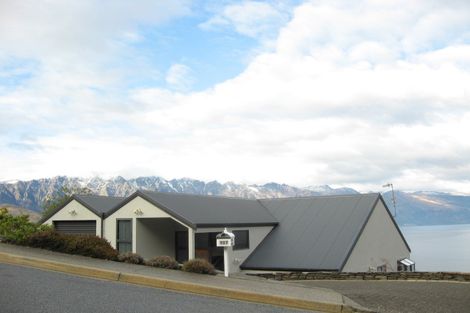 Photo of property in 107 Wynyard Crescent, Fernhill, Queenstown, 9300