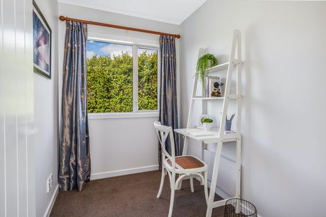 Photo of property in 4 Kaweka Close, Aotea, Porirua, 5024