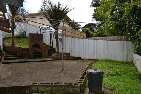 Photo of property in 66 Easton Park Parade, Glenfield, Auckland, 0629