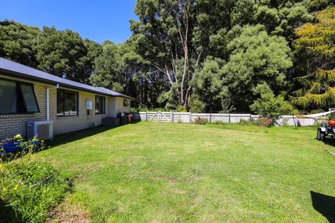 Photo of property in 16 Karaka Place, Kinloch, Taupo, 3377