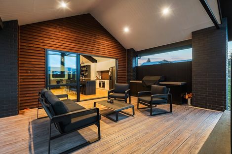 Photo of property in 2 Vickers Way, Acacia Bay, Taupo, 3385