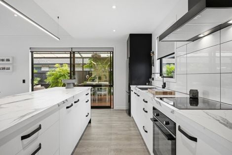 Photo of property in 28 Harding Drive, Papamoa Beach, Papamoa, 3118