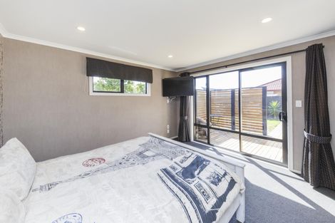 Photo of property in 5 Angelina Way, Kelvin Grove, Palmerston North, 4414