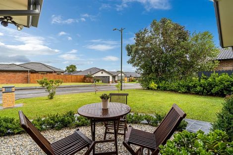 Photo of property in 22 Sunvista Avenue, Oteha, Auckland, 0632