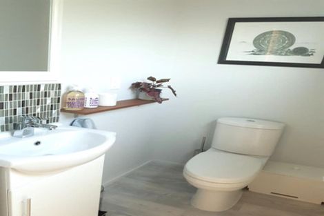 Photo of property in 2/328 Lake Road, Hauraki, Auckland, 0622