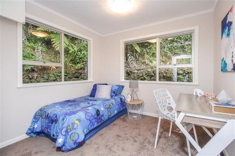 Photo of property in 124 Otitori Bay Road, Titirangi, Auckland, 0604