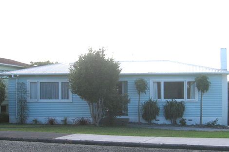 Photo of property in 1/70 College Road, Northcote, Auckland, 0627