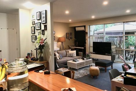 Photo of property in 7 Gillett Place, Botany Downs, Auckland, 2014