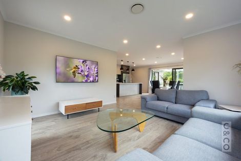 Photo of property in 15 Vogwill Road, Kumeu, 0810