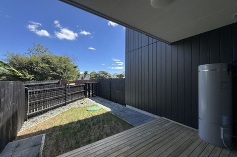 Photo of property in 2/17 Barneys Farm Road, Clendon Park, Auckland, 2103