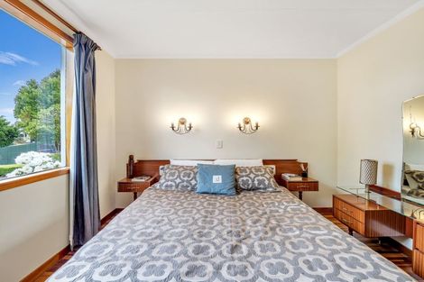 Photo of property in 9 Mokau Place, Terrace End, Palmerston North, 4410