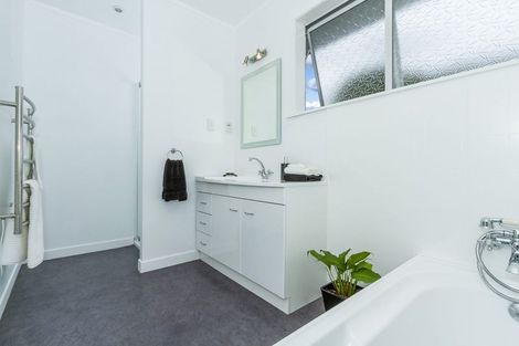 Photo of property in 215 Manuka Road, Bayview, Auckland, 0629