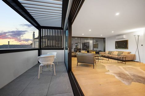 Photo of property in 314a Hurstmere Road, Takapuna, Auckland, 0622