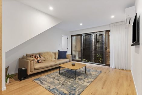 Photo of property in 39a Hyde Road, Rothesay Bay, Auckland, 0630