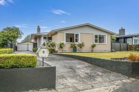 Photo of property in 9 Mokau Place, Terrace End, Palmerston North, 4410