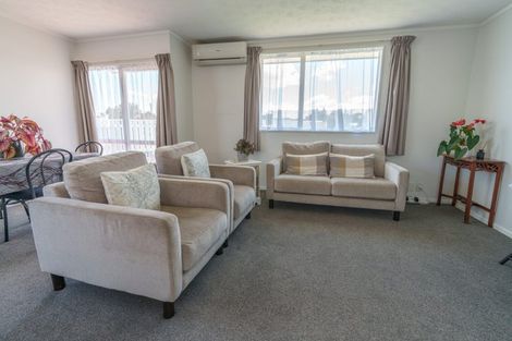 Photo of property in 33 Tiller Close, Kelvin Grove, Palmerston North, 4414