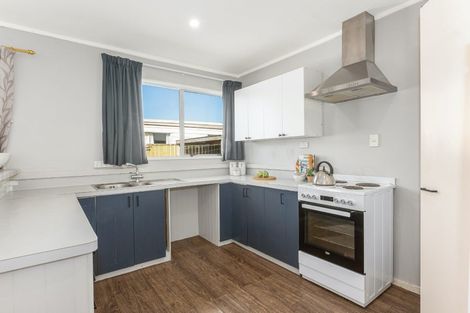 Photo of property in 2a Colchester Crescent, Newlands, Wellington, 6037