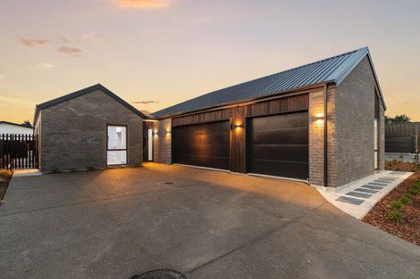 Photo of property in 8 Greystone Close, Halswell, 8025
