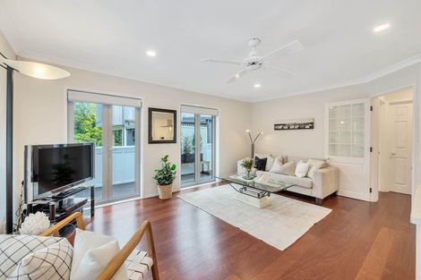 Photo of property in 25 View Road, Campbells Bay, Auckland, 0630