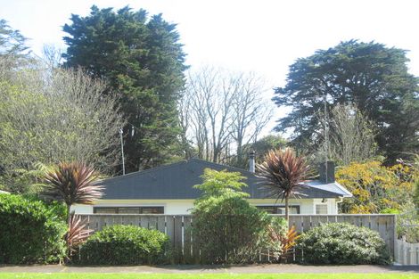 Photo of property in 11 Beaumont Crescent, Frankleigh Park, New Plymouth, 4310