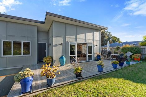 Photo of property in 5 Byron Brown Place, Otaki Beach, Otaki, 5512