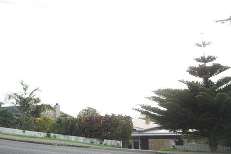 Photo of property in 116 Bleakhouse Road, Mellons Bay, Auckland, 2014