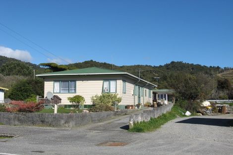 Photo of property in 27 Moorhouse Street, Ross, 7812