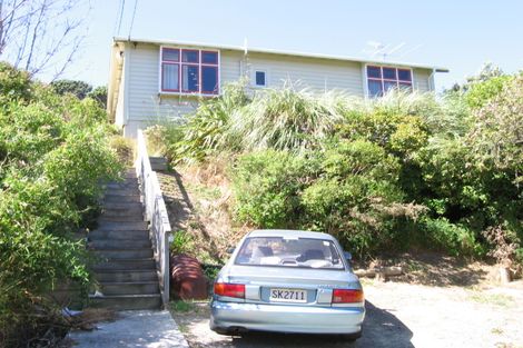 Photo of property in 121 Melbourne Road, Island Bay, Wellington, 6023