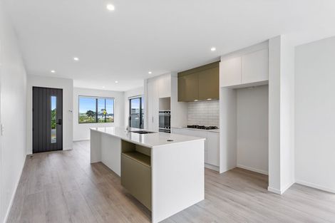 Photo of property in 31 Parkmore Drive, Rosehill, Papakura, 2113