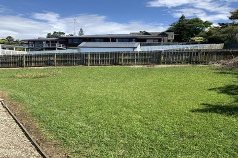 Photo of property in 75 Trias Road, Totara Vale, Auckland, 0629