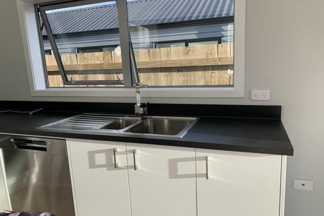 Photo of property in 28 Koru Loop, Paraparaumu, 5032