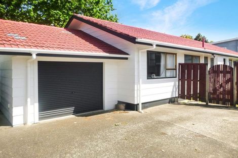 Photo of property in 2/54 Stanaway Street, Hillcrest, Auckland, 0627
