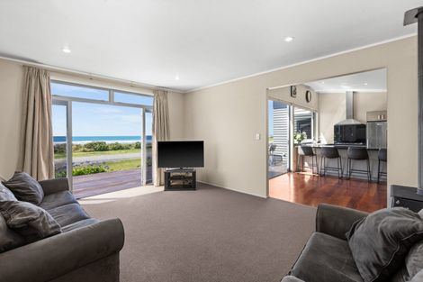 Photo of property in 68 Pourerere Road, Pourerere, Omakere, 4271