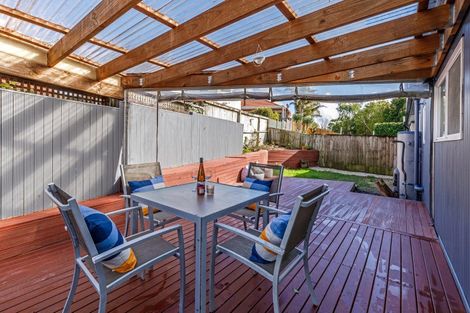 Photo of property in 1/15 Valdese Rise, Browns Bay, Auckland, 0630