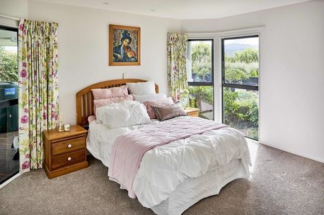 Photo of property in 17 Bowsprit Way, Whitby, Porirua, 5024