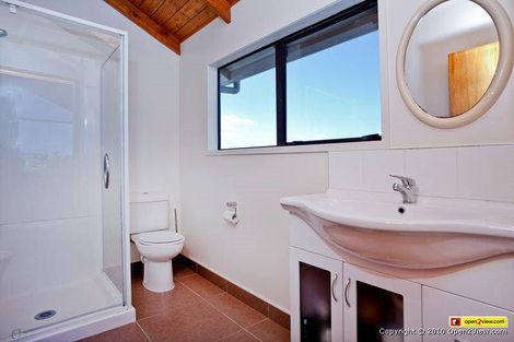 Photo of property in 150 Oaktree Avenue, Browns Bay, Auckland, 0630