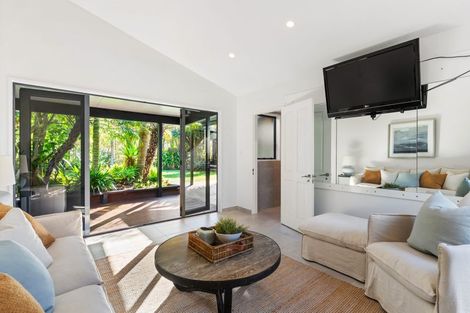 Photo of property in 6 Birchwood Grove, Greenhithe, Auckland, 0632